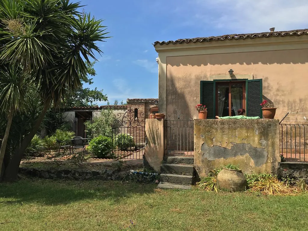بيديمونتي إتنيو Bed And Breakfast Il Glicine